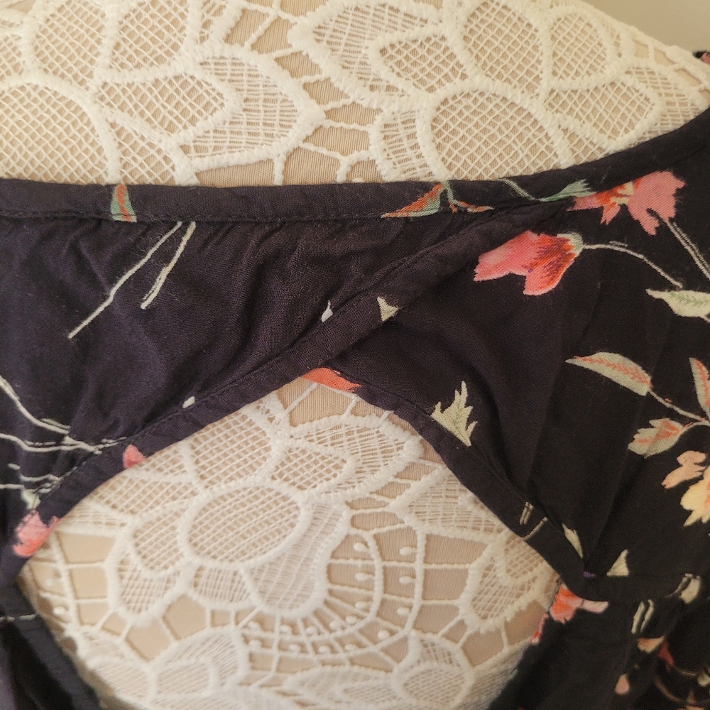 Floral dres- World Market with pocketw - Picture 5 of 6